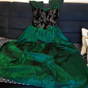 svečana brokatna haljina