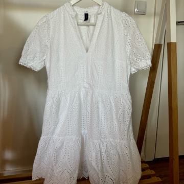 YAS bijela čipkana haljina