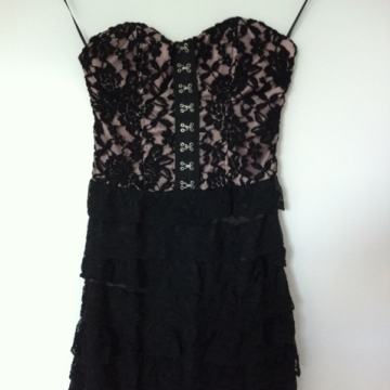 Zanimljiva, nova haljina