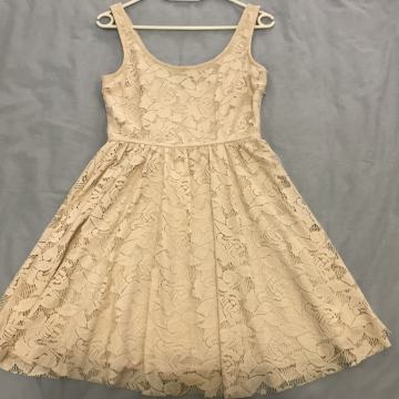 Zara bijela čipkasta haljina