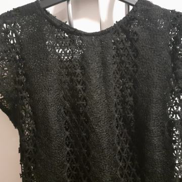 Zara čipkasta crna haljina