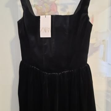 Zara nova s etiketom korzet haljina L