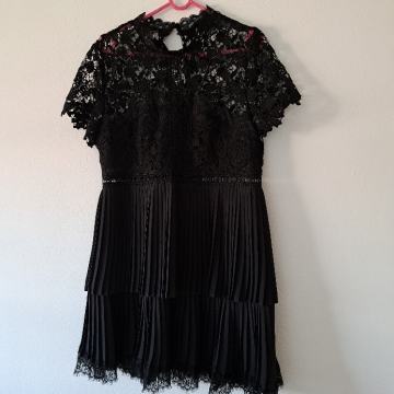 Zara plisirana haljina sa cipkom