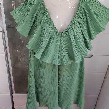 ZARA PLISIRANA HALJINA S VOLANOM A LINIJE S