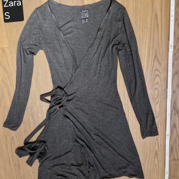 Zara tamnosiva haljina na preklop na vezanje