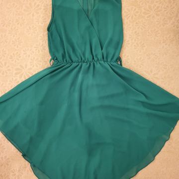 Zelena lepršava haljina