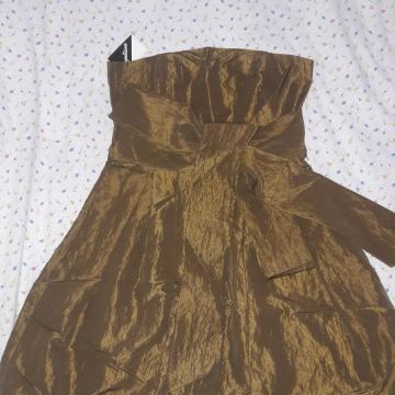 NOVA ŽENSKA HALJINA S ETIKETOM