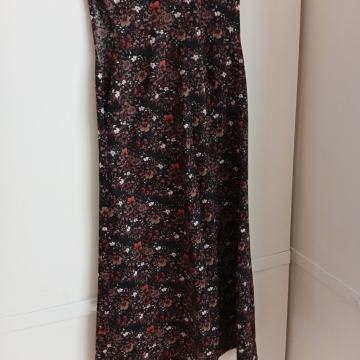 Ženska haljina prati liniju tijela S/M