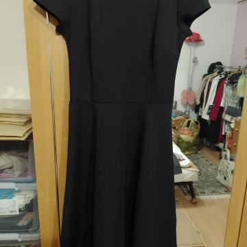 Zenska haljina zimska. Vel. M . RESVERD