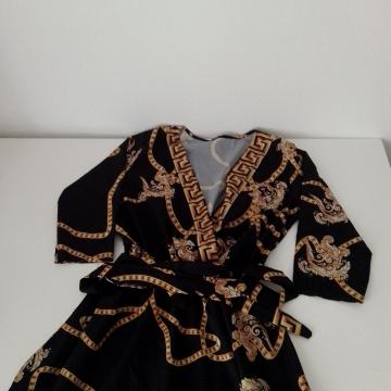 Ženska haljina sa zlatnim detaljima Očuvano