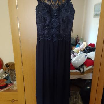 Zenska svečana haljina. Broj 38