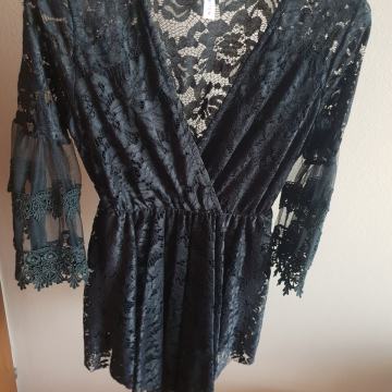 Novi ženski crni kombinezon