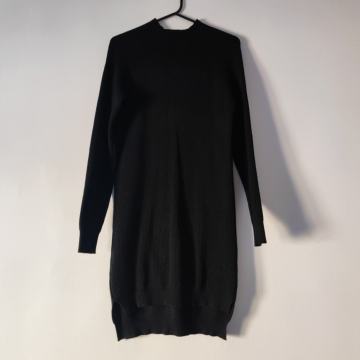 zimska haljina s ovratnikom br.M štrikana