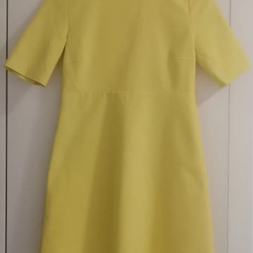 Haljina s povišenim vratom