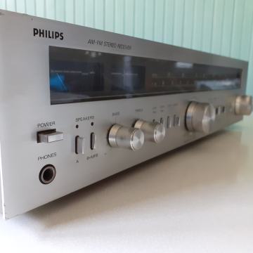 Philips 695 receiver (radio prijemnik sa predpojačalom i pojačalom)