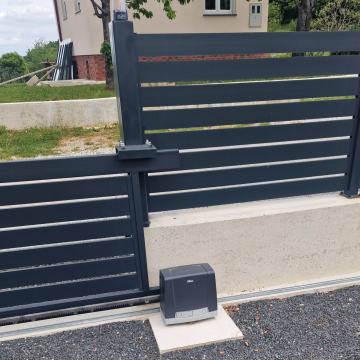 DVORIŠNA VRATA SA MOTOROM