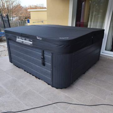 Hidromasažni bazen-jacuzzi (2x2 metra) za 5 osoba - novo, garancija
