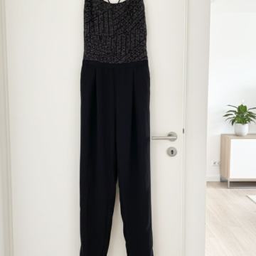 Crni vecernji zenski kombinezon sa sljokicama - Stradivarius S Small