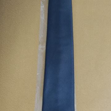 Bugatti kravata, nova, nekorištena, prodajem.