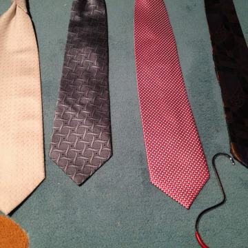 Četiri muške kravate