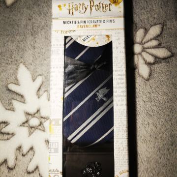 Ravenclaw kravata i značka