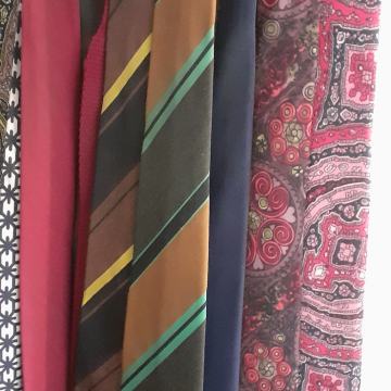 Veliki izbor jako kvalitetnih kravata, moguca zamjena za stripove!!