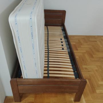 Krevet sa podnicom i madracem 90x200 prodajem