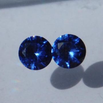 0.60kt; dva prirodna brilijant Safira 4mmx2mm