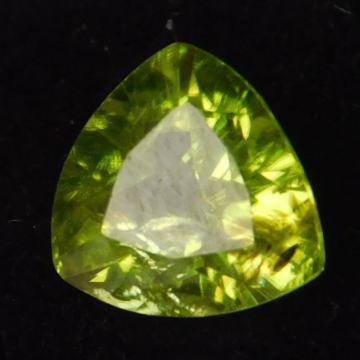 2.43kt prirodan ne tretiran pakistanski Peridot trillion reza 8mmx5mm
