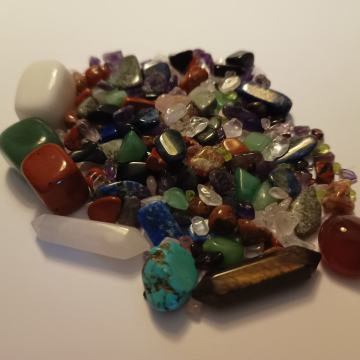 Lot raznih kristala, minerala, poludragog kamenja 14