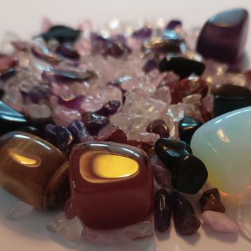 Lot raznih kristala, minerala, poludragog kamenja 5