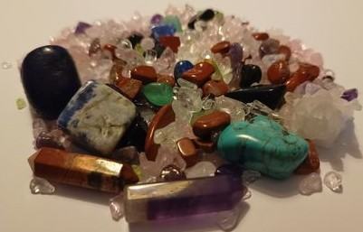 Lot raznih kristala, minerala, poludragog kamenja 4