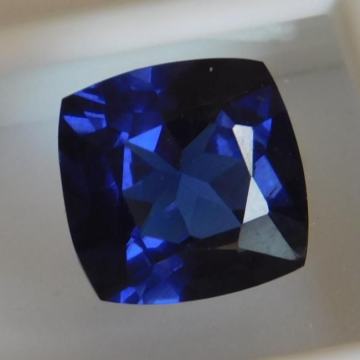 Prirodan 10.02kt Tanzanit 11x11x7mm kutija i certifikat