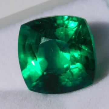 Prirodan 11.57kt Granat 12x11x8mm sa kutijom i certifikatom