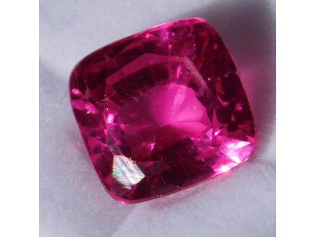 Prirodan 9.55kt roza Safir 10x9x7mm sa kutijom i certifikatom