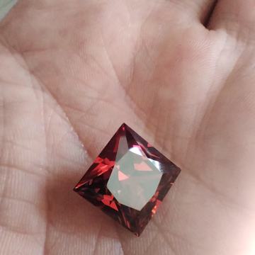 Prirodan crveni cirkon 18 ct.