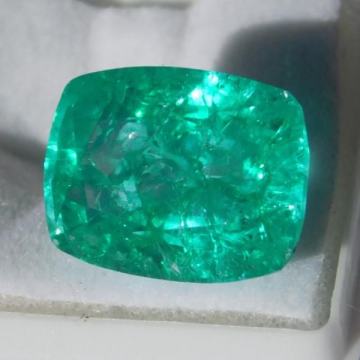 Prirodan velik 10.12kt kolumbijski Smaragd 14x11x9mm kutija i certifik