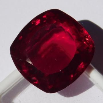 Prirodan velik 49.40kt krvavo crveni Rubin 21x21x10mm sa certifikatom