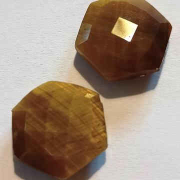 tigrovo oko heksagonalnog reza