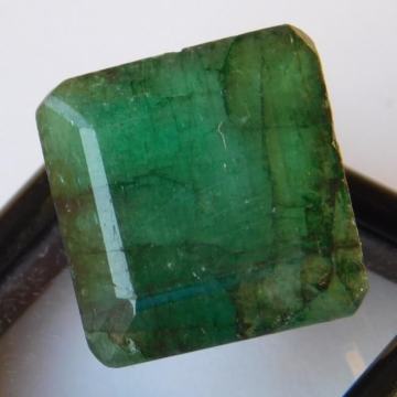Velik prirodan 25kt afrički Smaragd 16x17x11mm