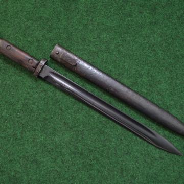 NJEMAČKI WW2 BAJONET S 24 SA KORICAMA