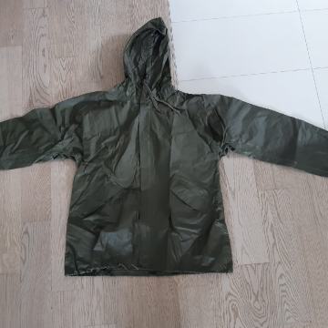 Dvodjelno odjelo: vojna jakna/ kabanica sa hlačama za kišu