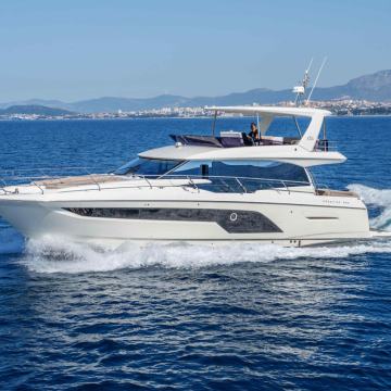 Prestige 590 Fly – luksuzna jahta, 3 kabine, flybridge, leasing