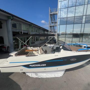 Quicksilver 755 Sundeck sa motorm Mercury F250 V8 sa isporukom odmah
