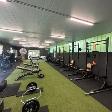 Nova / rabljena oprema za teretane - fitness sprave, gumena podloga