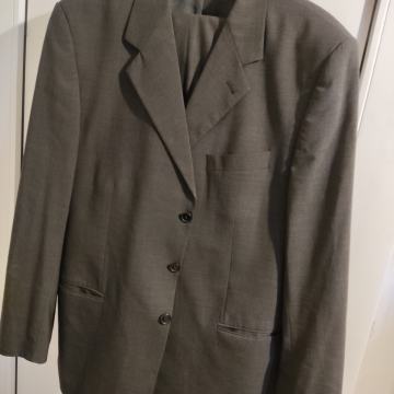 BORAC sivo muško odijelo 54 XL malo nošeno i kao novo