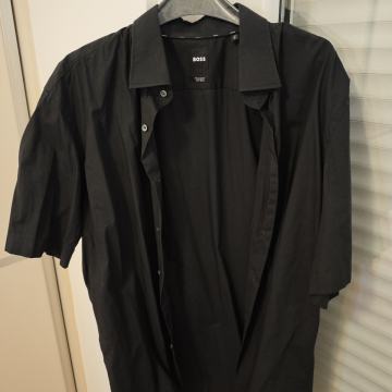 Crna Boss košulja, XL