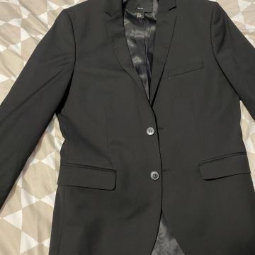 H&M muško odijelo, jednom nošeno, novo!