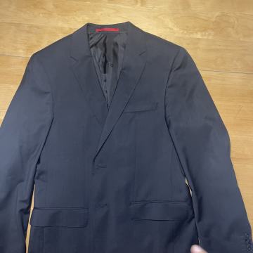 Hugo Boss crno muško odjelo br 46 komplet (gratis cipele br 42)