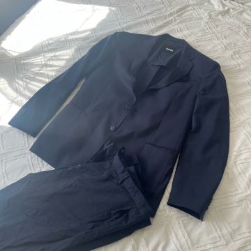 Hugo boss odijelo br. 50
